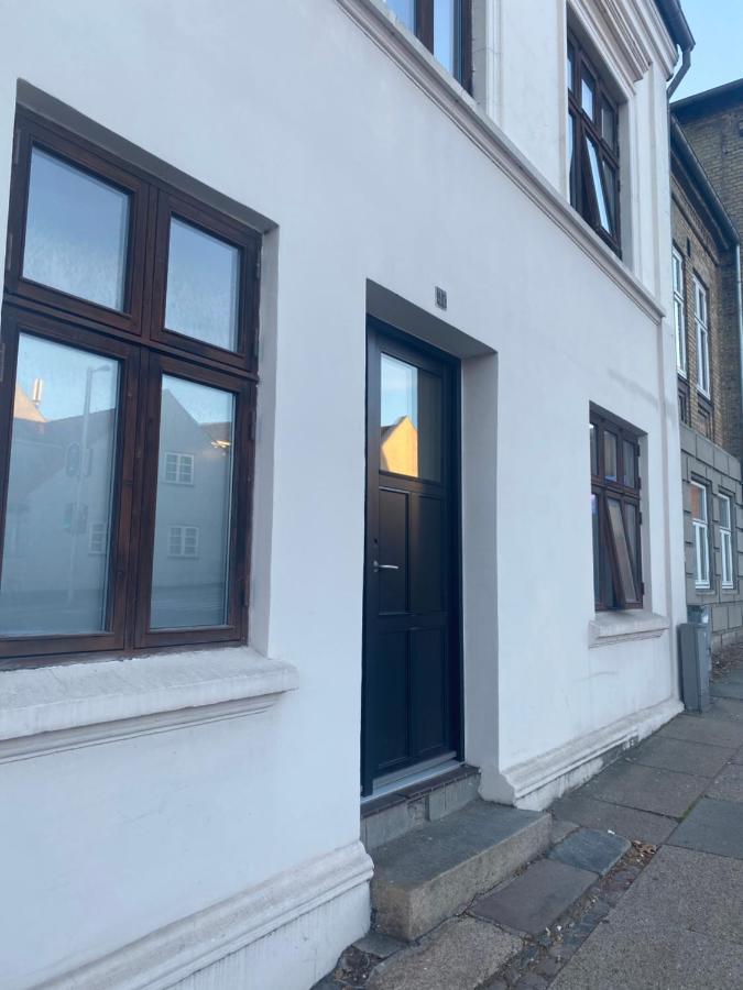En Lille Hel Lejlighed I Midtbyen - Centralt, Hyggelig Og Taet Pa Alt! Randers Dış mekan fotoğraf